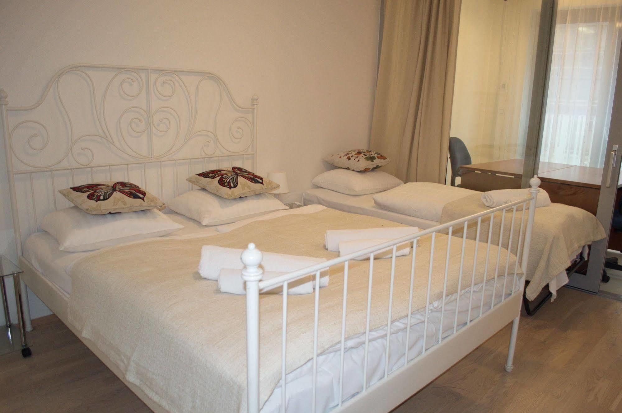 Ferienwohnung Enjoy In Garden Prag Exterior foto
