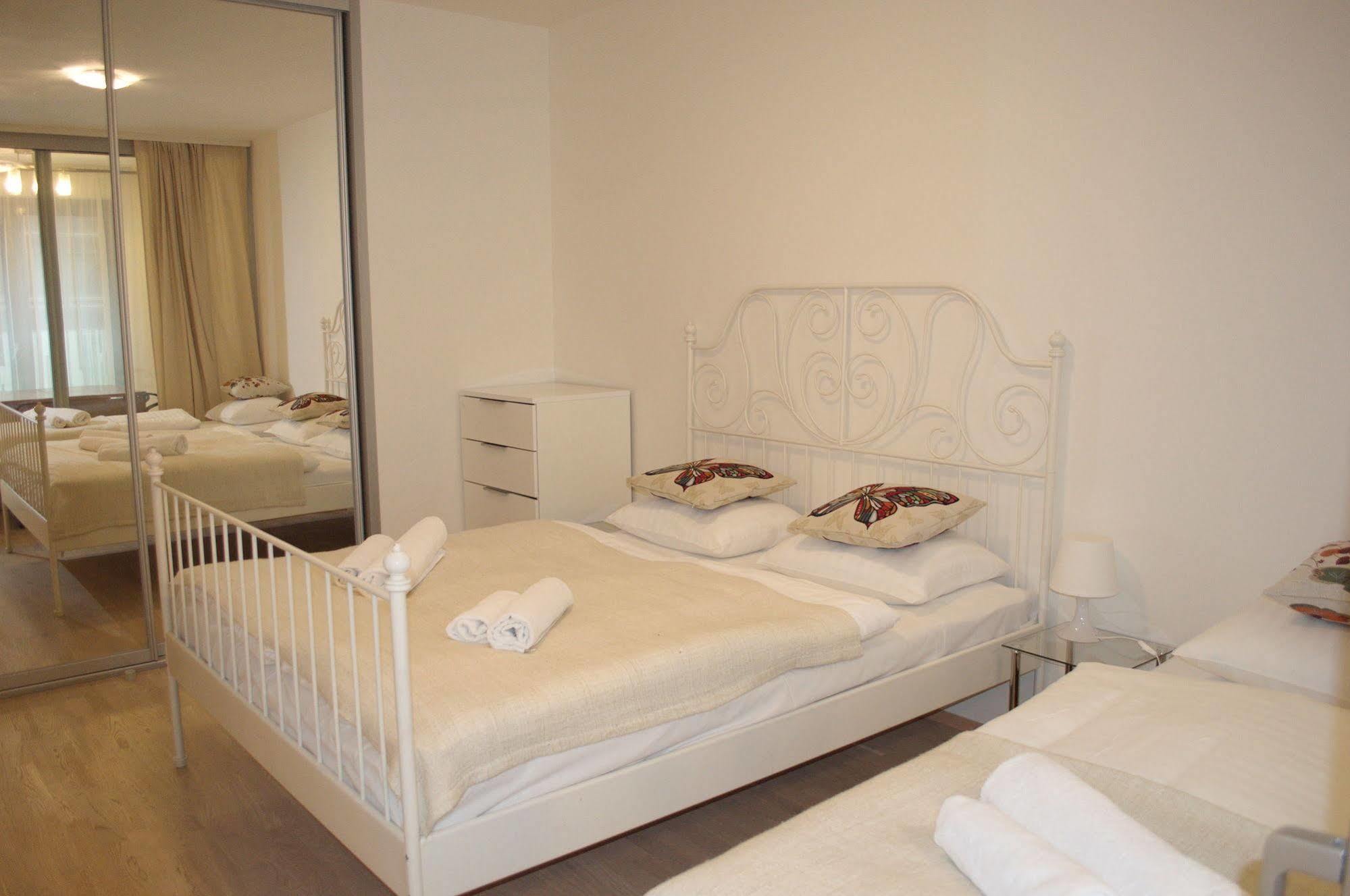 Ferienwohnung Enjoy In Garden Prag Exterior foto