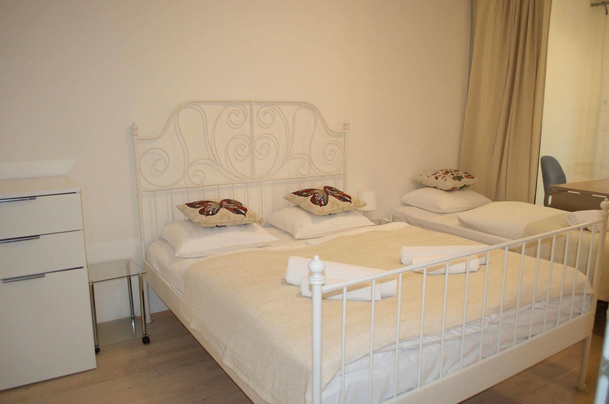 Ferienwohnung Enjoy In Garden Prag Exterior foto