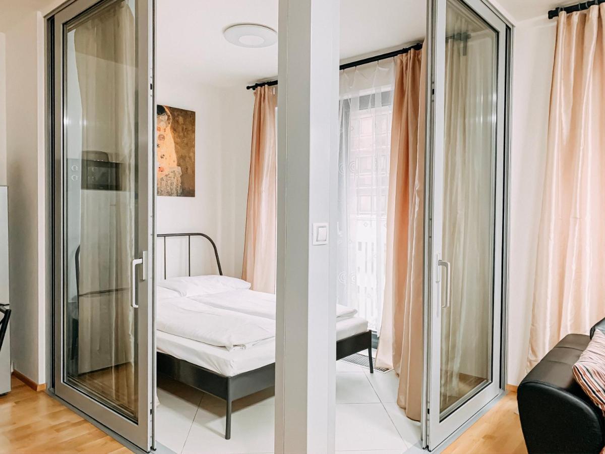 Ferienwohnung Enjoy In Garden Prag Exterior foto